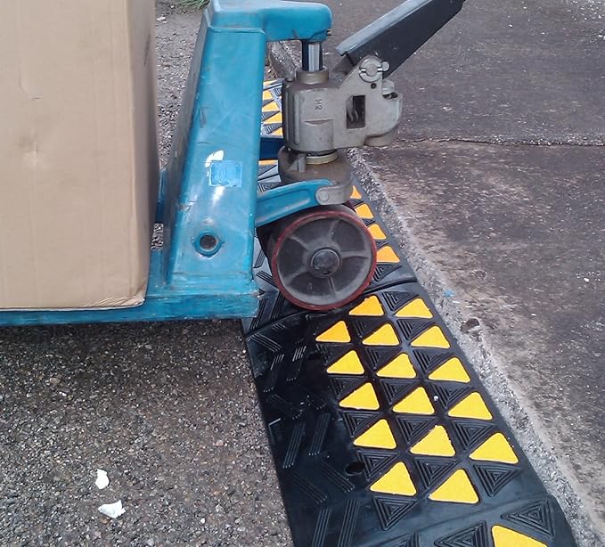 Heavy-Duty Rubber Kerb Ramp 100-200mm for Seamless Access